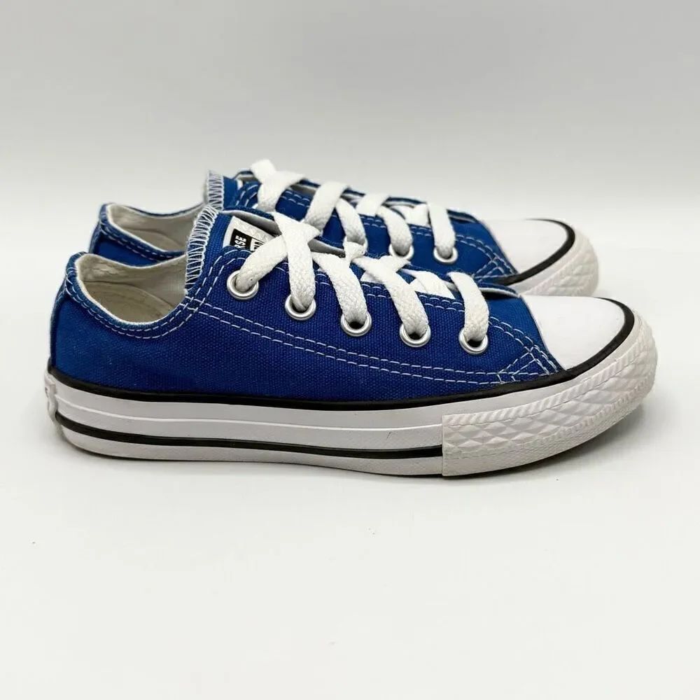 Converse All Star Chuck Taylor Low Lace Up Sneakers in Cerulean Blue - Kids US 1